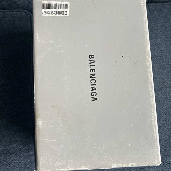 Balanciaga - Picture 3 of 4